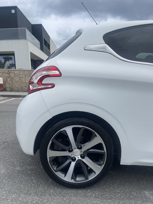 Peugeot 208 1.6D Feline