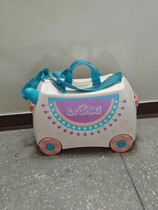 walizka podróżna trunki i jeździk dla dziecka