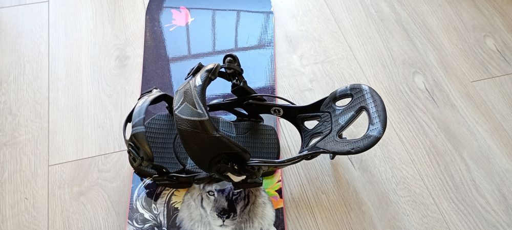 Deska snowboardowa Allian z wiązaniami, butami i torbą