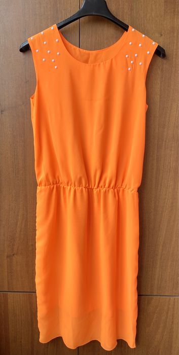 Яскраво-оранжева літня сукня