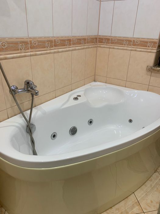 Wanna łazienkowa z hydromasażem