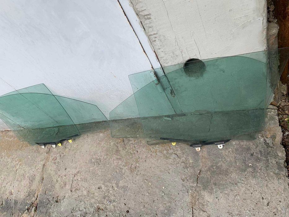 Стекла скло дверей форточки заднє скло Лансер 9 універсал седан