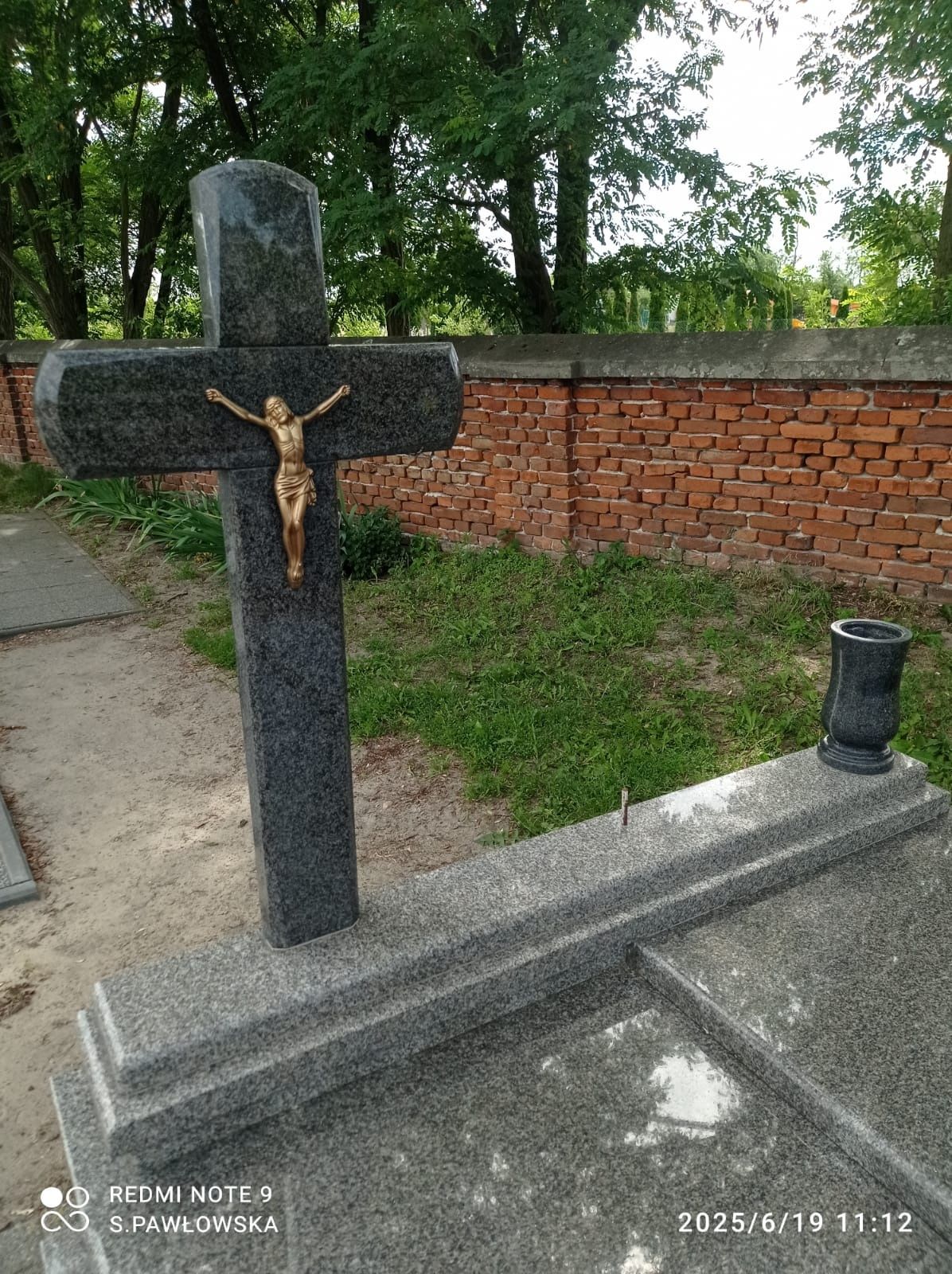Pomnik podwójny z wykupionym miejscem