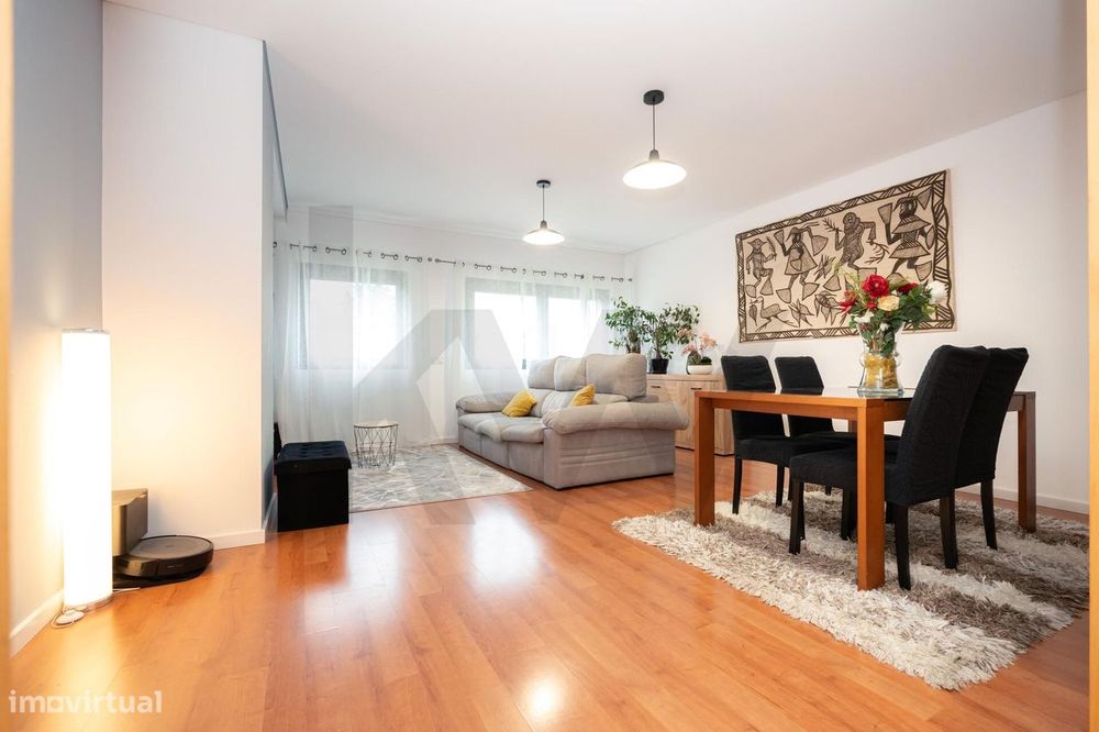 Apartamento T3 com dois lugares de estacionamento de 2008, Cernache