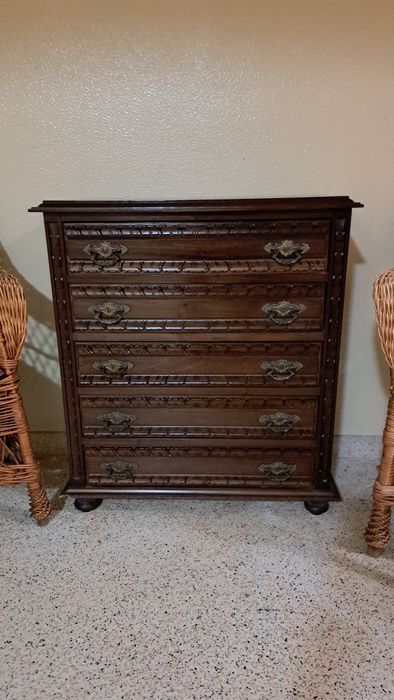 Vendo esta cómoda usada medidas H 0.84 X L 0.74 X L 0.36