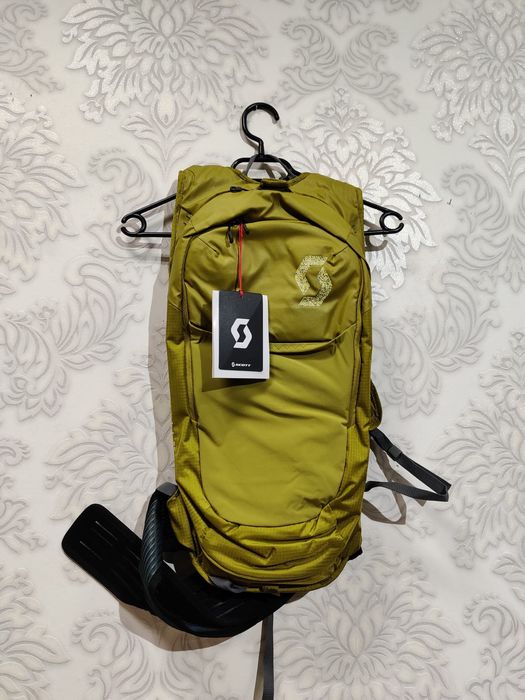 Plecak rowerowy narciarski Scott w góry z protektorem