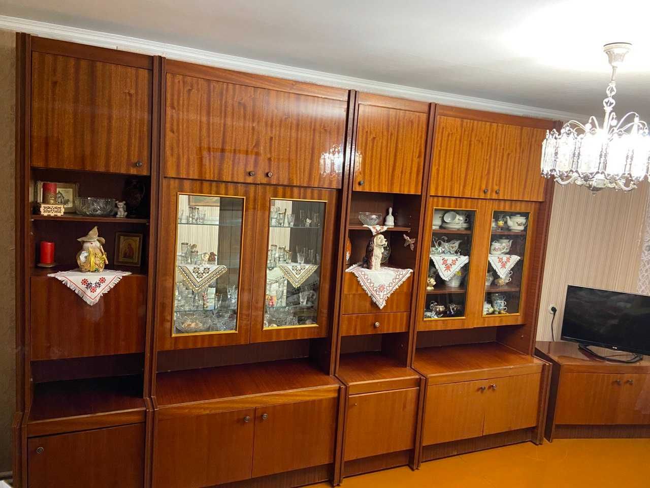 Стінка меблева лакована