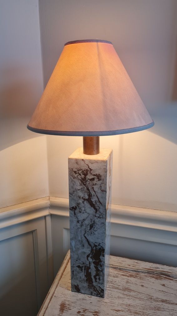 Lampa marmurowa stojąca