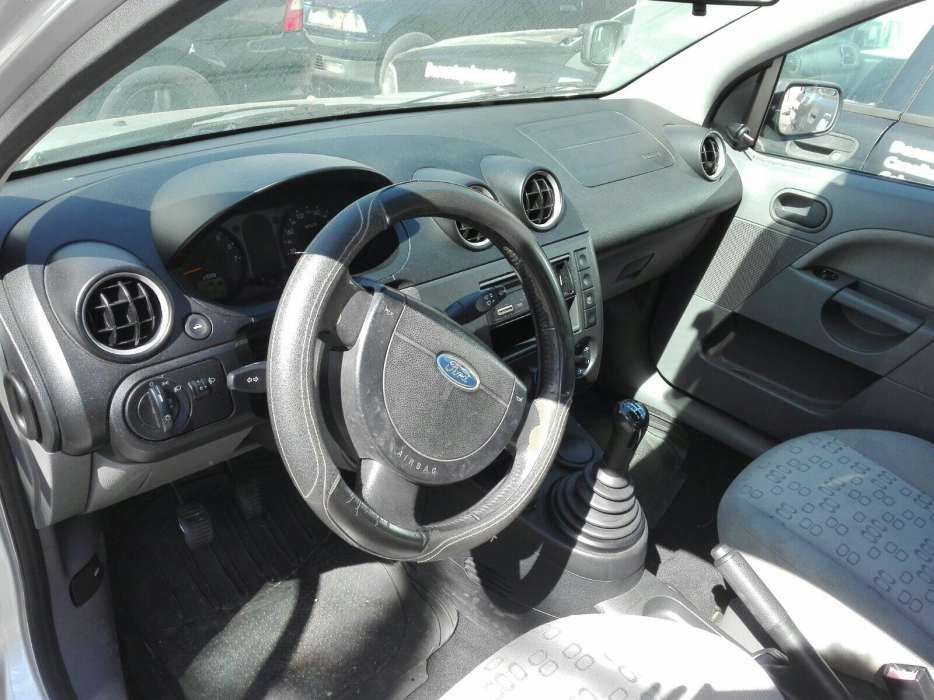 Caixa velocidades, caixa direção, alternador Ford Fiesta 1.3 de 2003