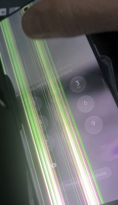 Vendo ecra com carcaça de Samsung S20 partido