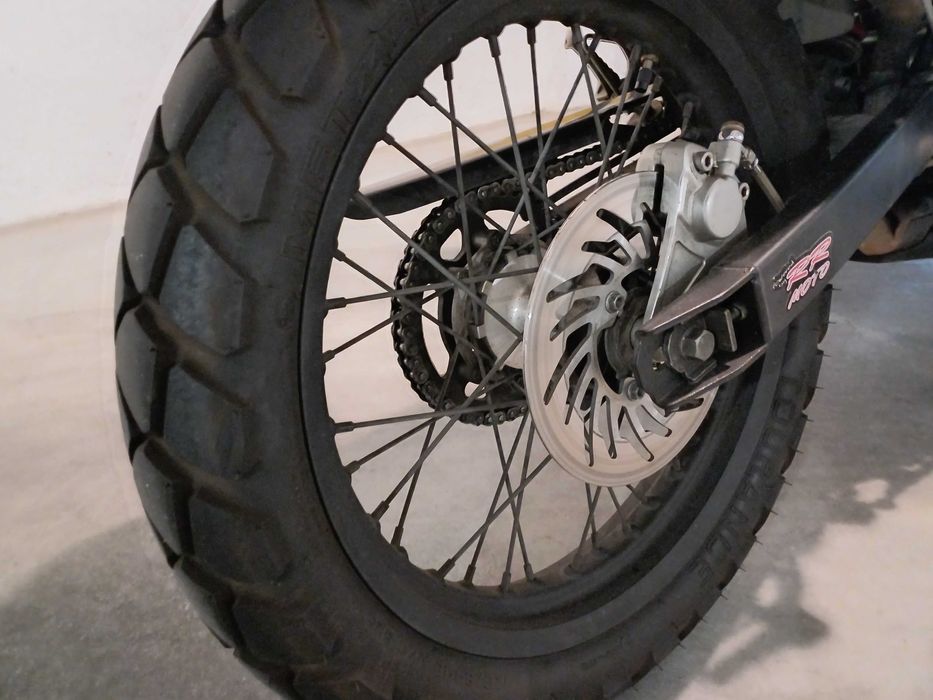 Yamaha XT 125R - Totalmente operacional. Uso regular