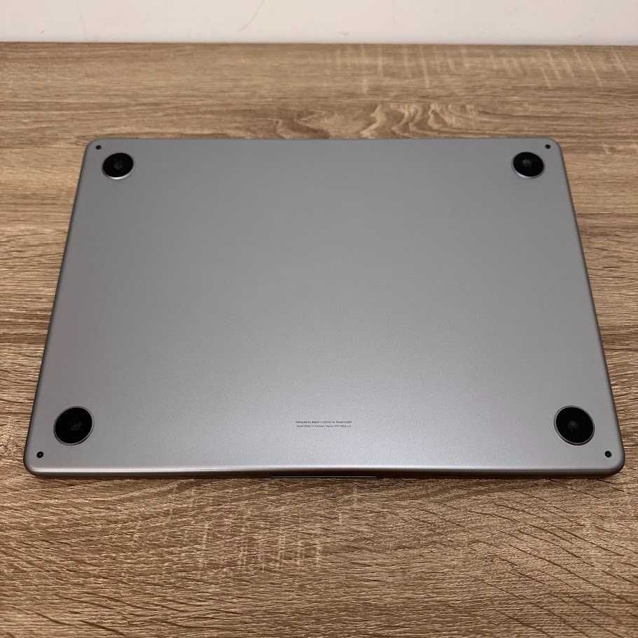 Macbook Air 13.6" 2022  M2 / 8Gb DDR5 / SSD 256Gb акб:100% (код:M0686)