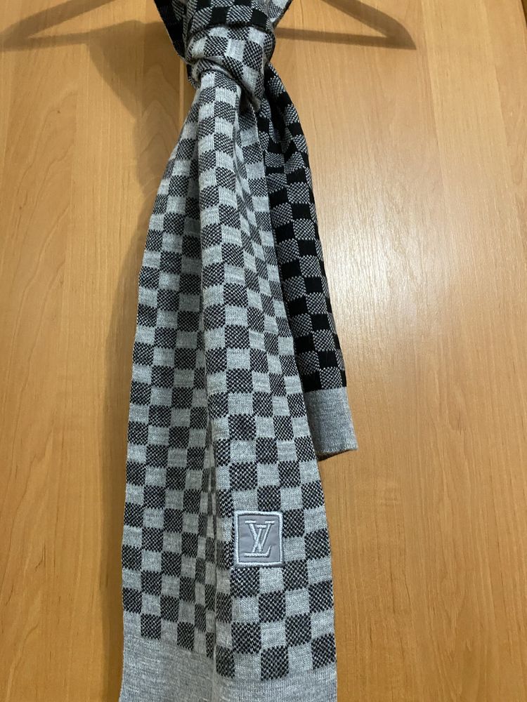 Шарф шерстяний дизайнерський louis vuitton.