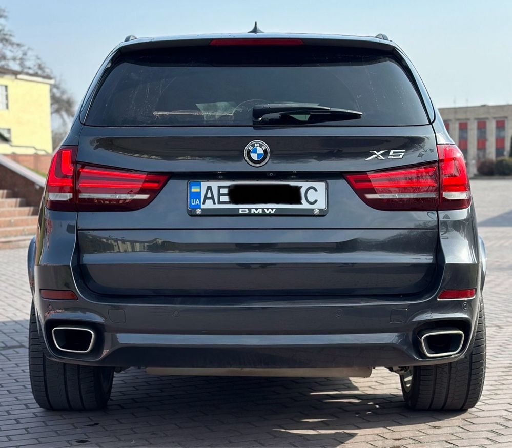 Продам BMW X5 F15 2015 3.0 бензин шикарная комплектация