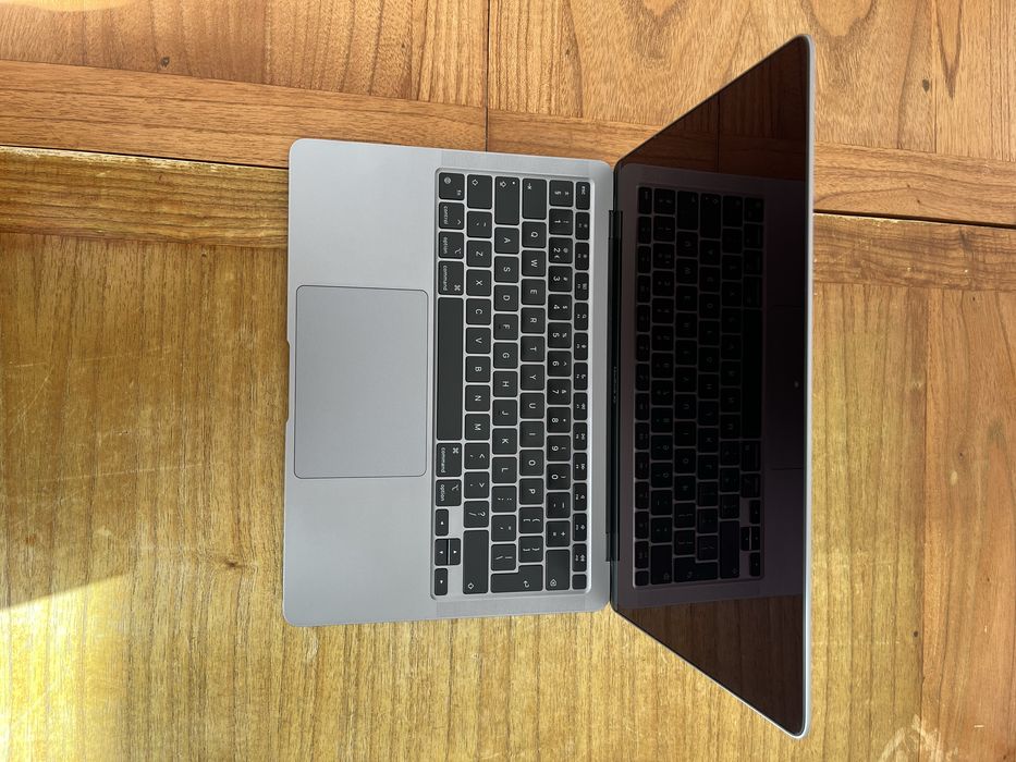 Apple Macbook Air M1 256gb like new