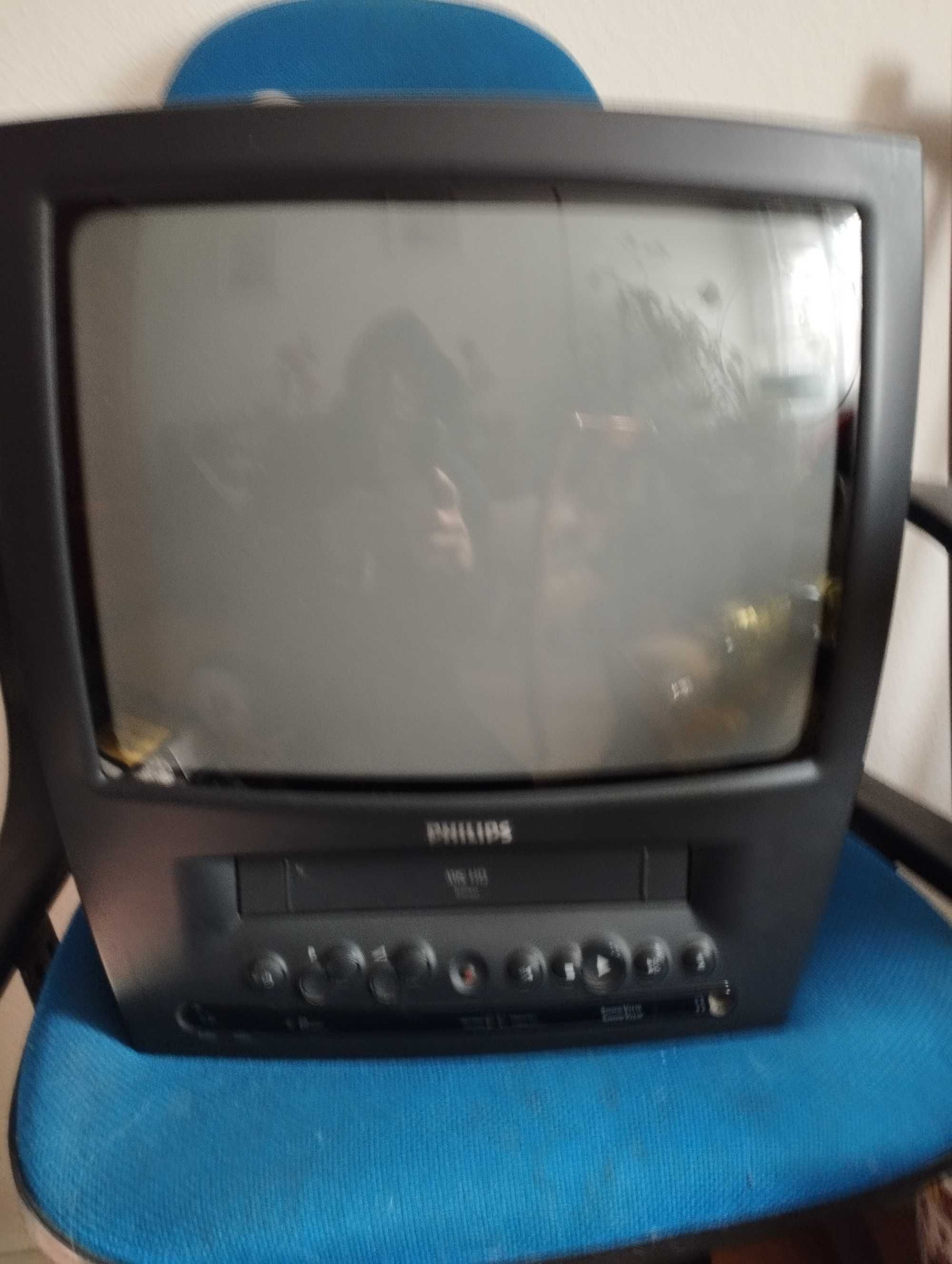 Vendo esta TV com comando