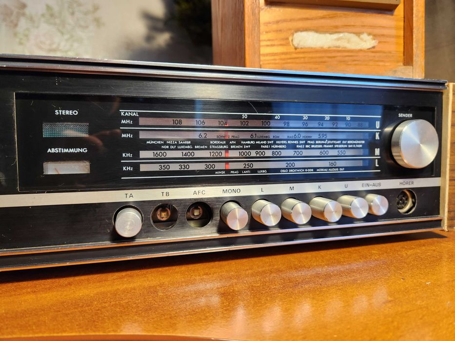 Вінтажний підсилювач Universum VT2323 радіо з колонками 5ГДШ-3