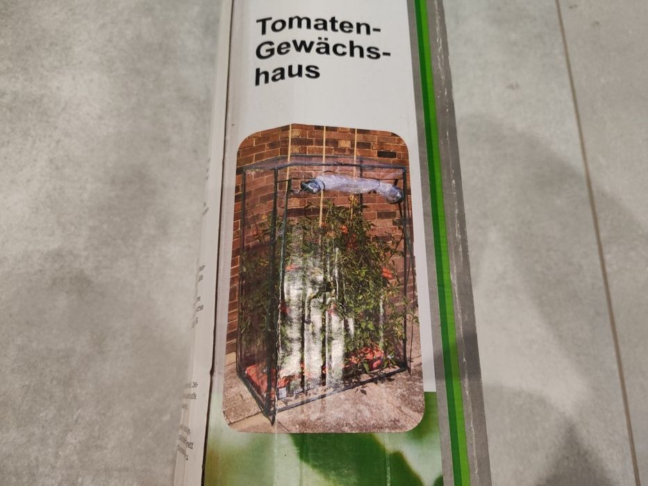 Mini szklarnia na pomidory i zioła