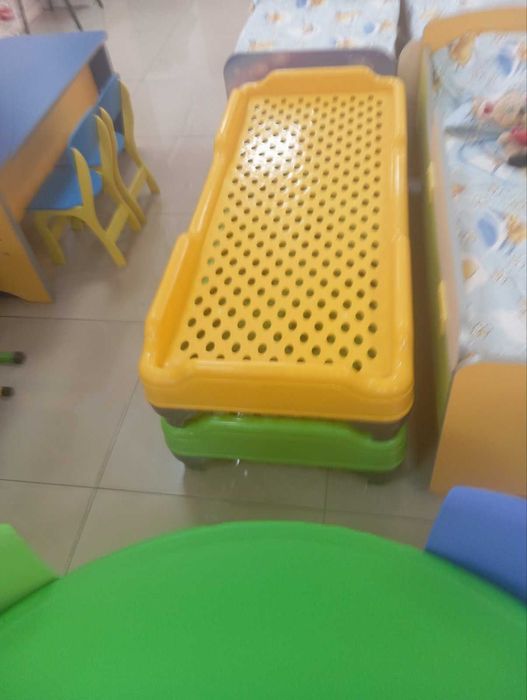 Ліжко пластикове