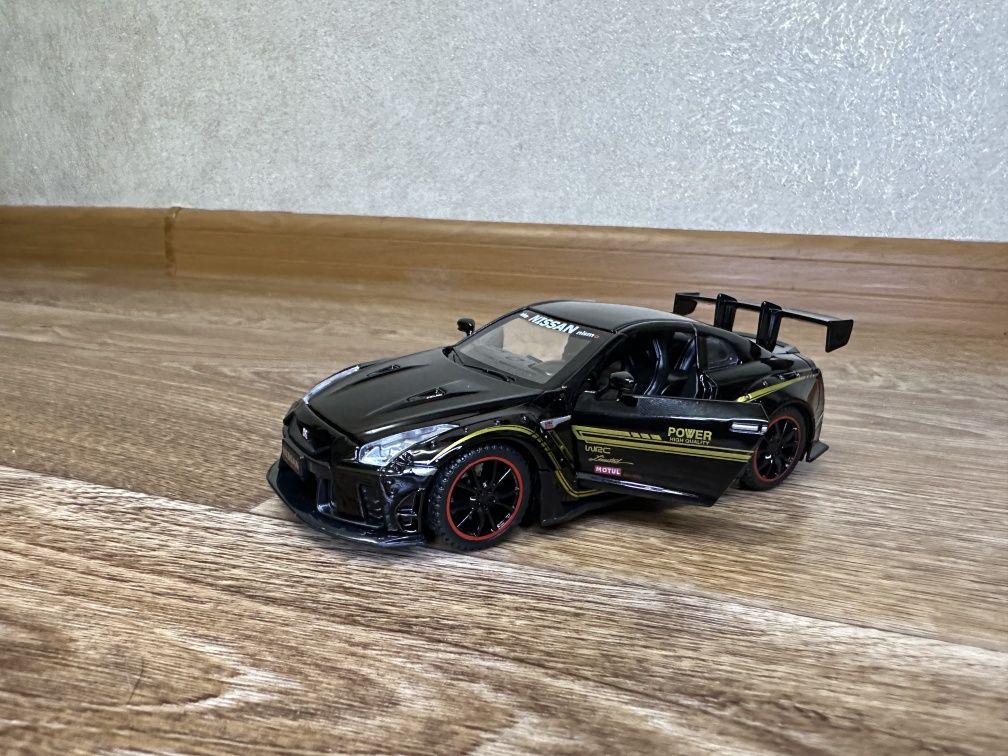 Модель авто NISSAN GTR
 авто