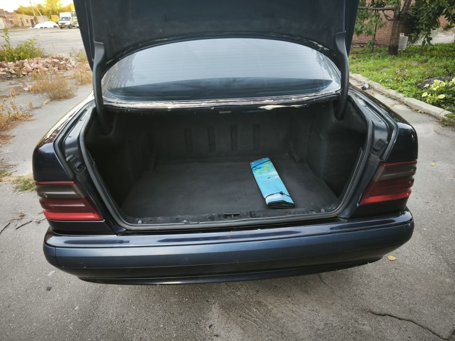 Продам Мерседес 2.2 дизель коробка автомат