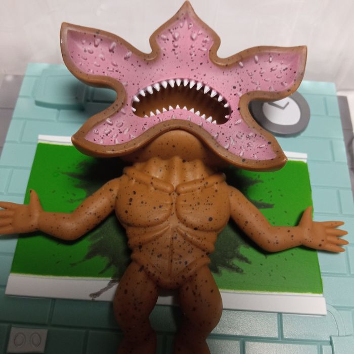 Фігурка - діорама по серіалу Stranger Things. Дивні Дива .