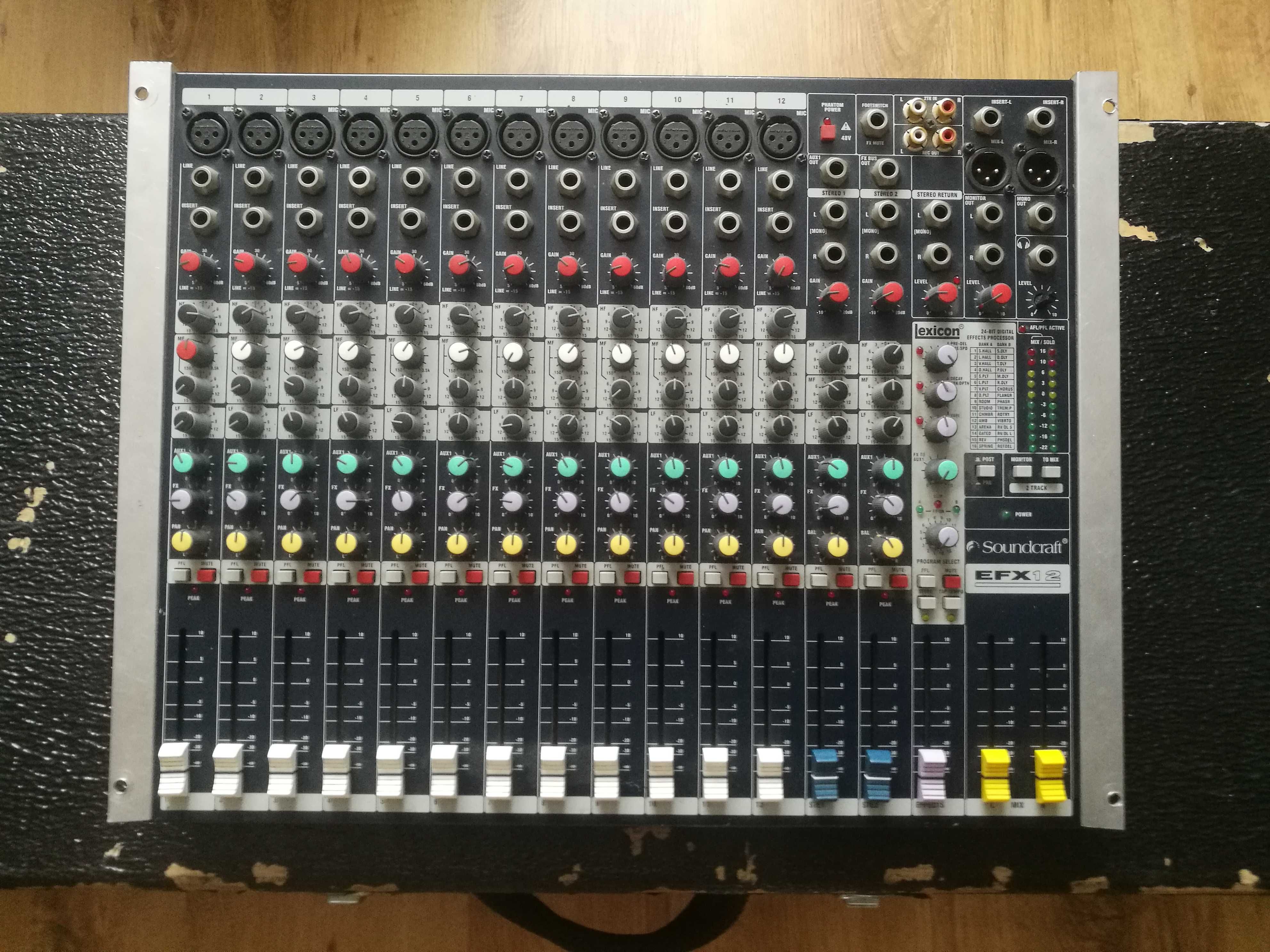 Mixer Soundcraft efx 12