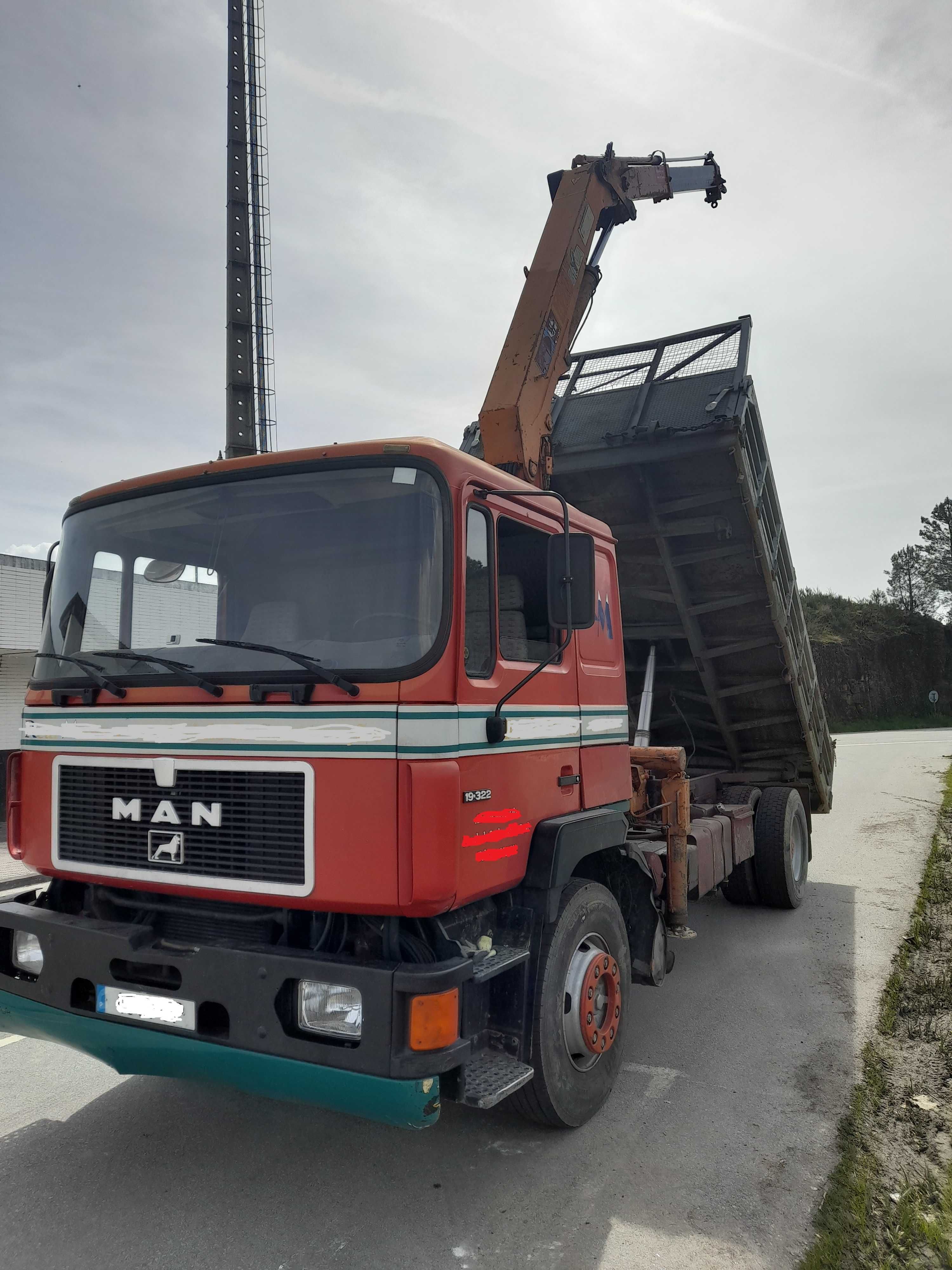 Man F90 com grua e Tri basculante