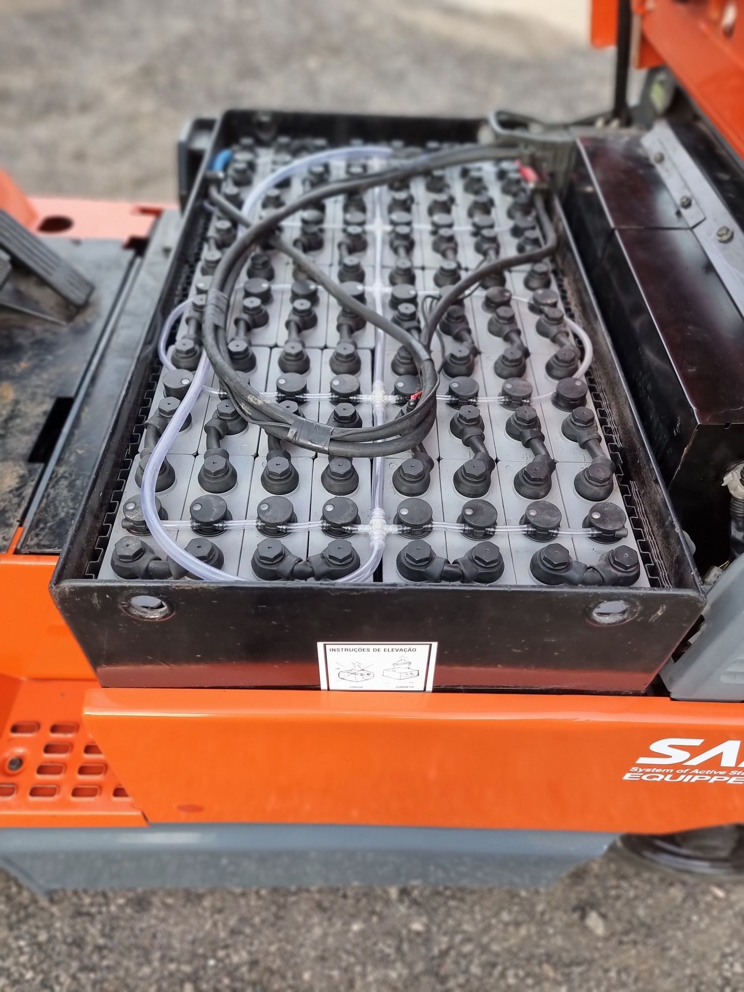 Vendo empilhador Toyota elétrico com bateria nova