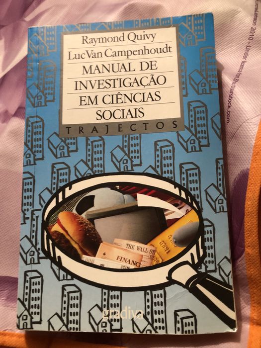 4 livros da área de sociologia (2 sociologia/politica/ 1 inves e 1 fut