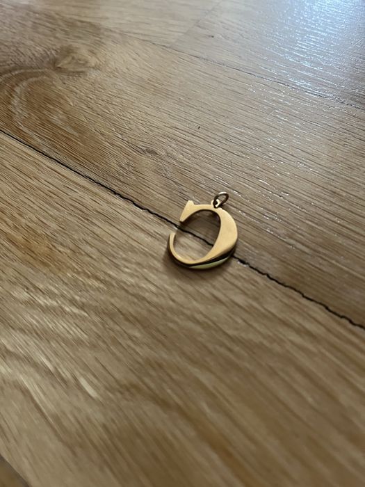 Przywieszka literka C złota stal szlachetna