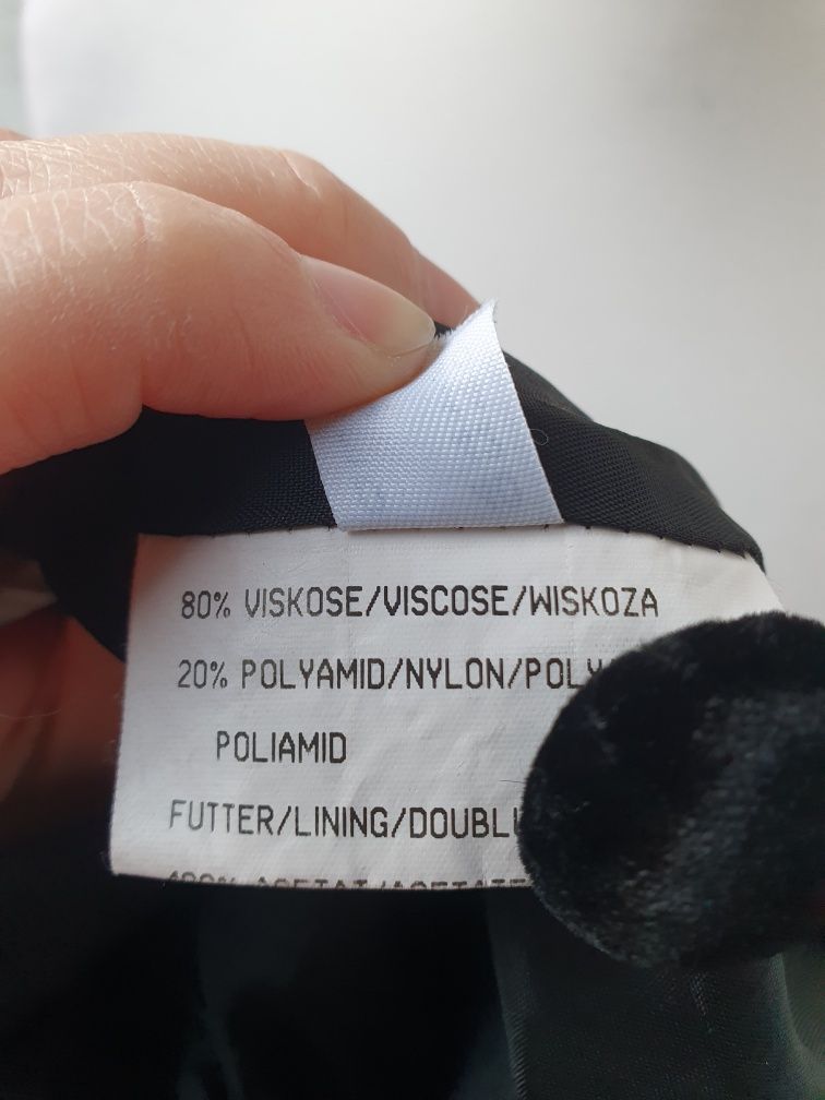 Gotycki żakiet aksamitny wiskozowy z wampirzym kołnierzem vintage