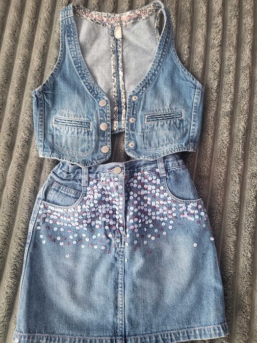 Жилетка і спідничка для дівчинки 6-7 років у хорошому стані