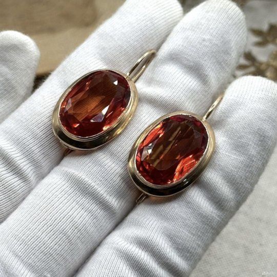 Продам золотое серьги