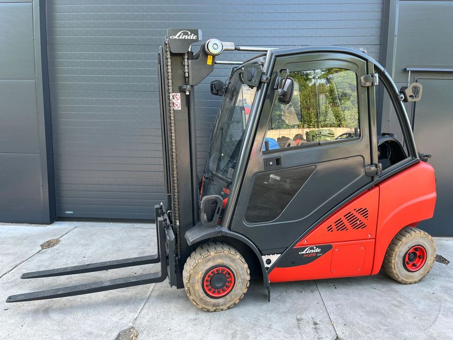 Linde H25T-392-02 Gazowy Pełna kabina Przewsuw boczny Oświetlenie drogowe  2500kg/3,15m tylko 4343h import Linde (Niemcy)