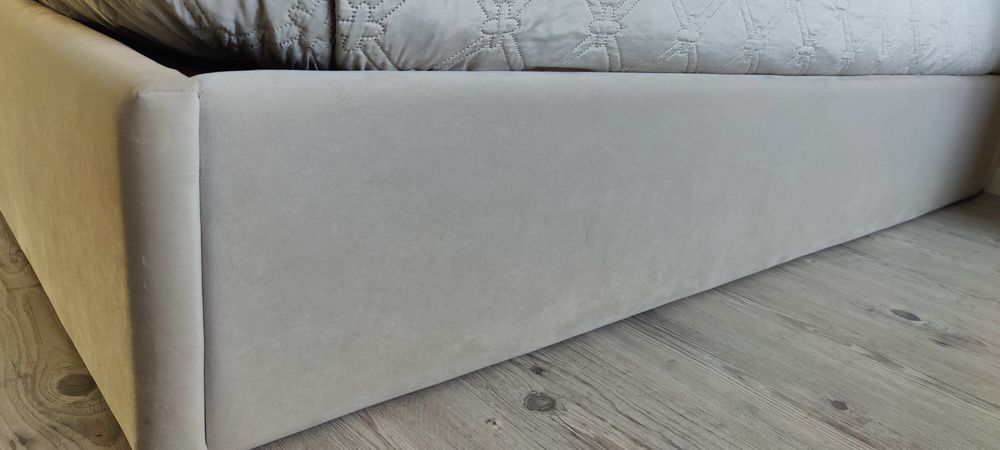 Cama estofada + sistema elevatório + estrado + colchão