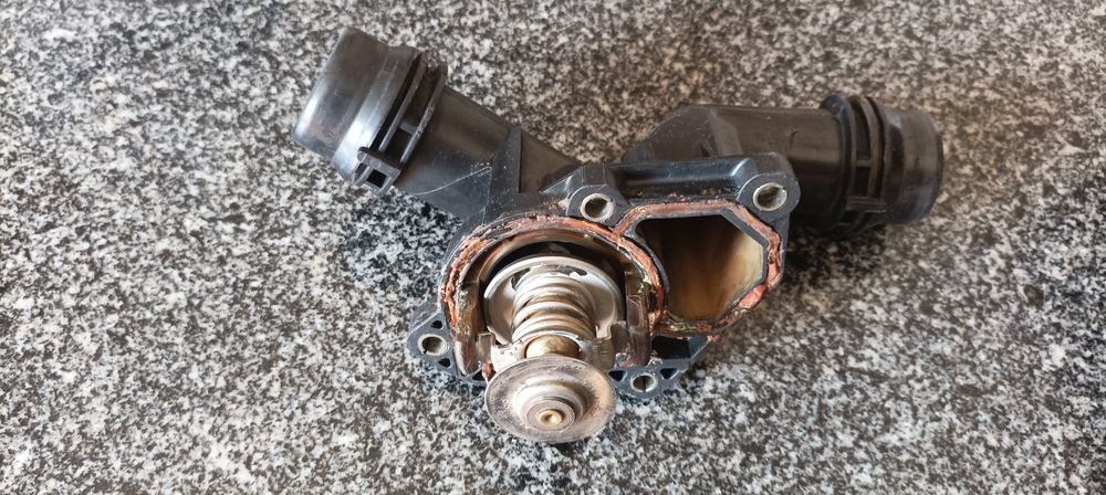 Vendo faróis de trás bmwe46.pisca e termostato usado.