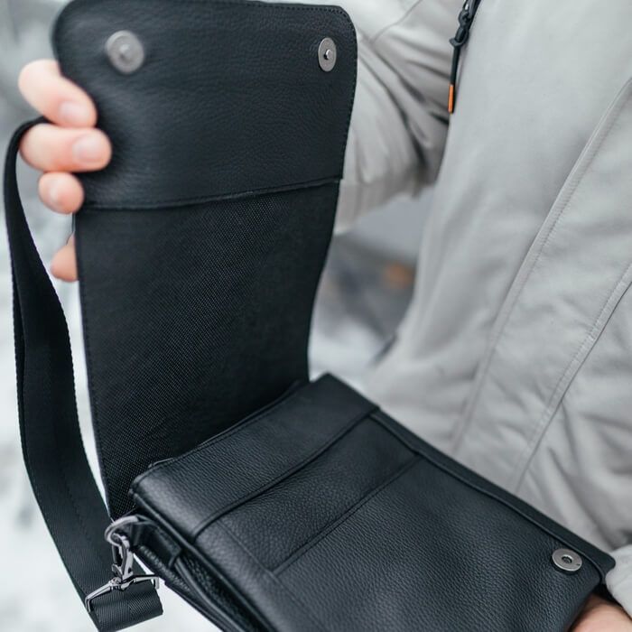 Качественная мужская кожаная сумка Канзас черная барсетка через плечо.