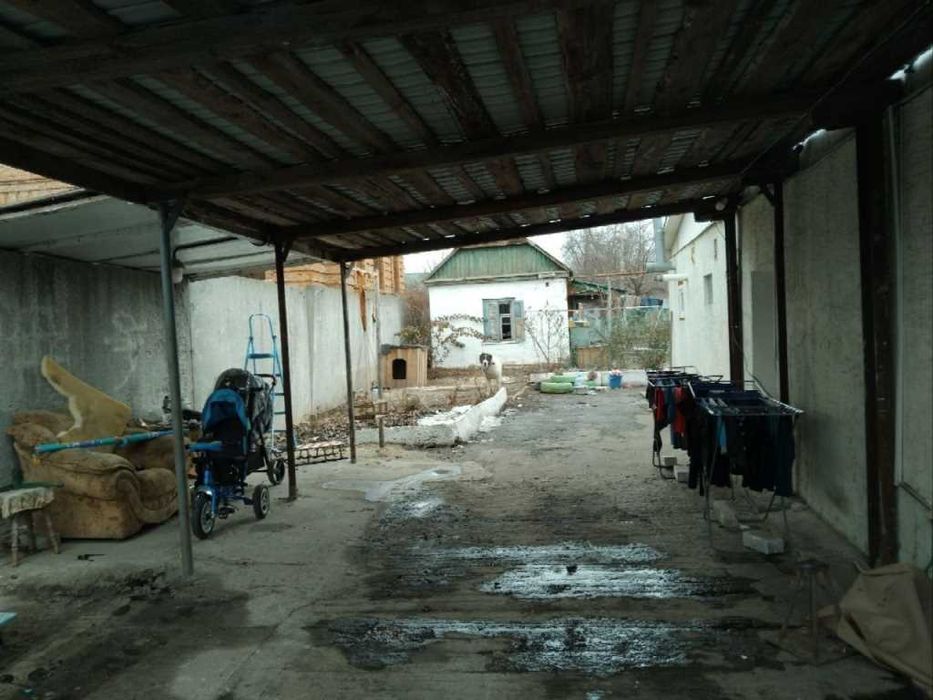 Частина будинку з окремим двором на Юрівці!