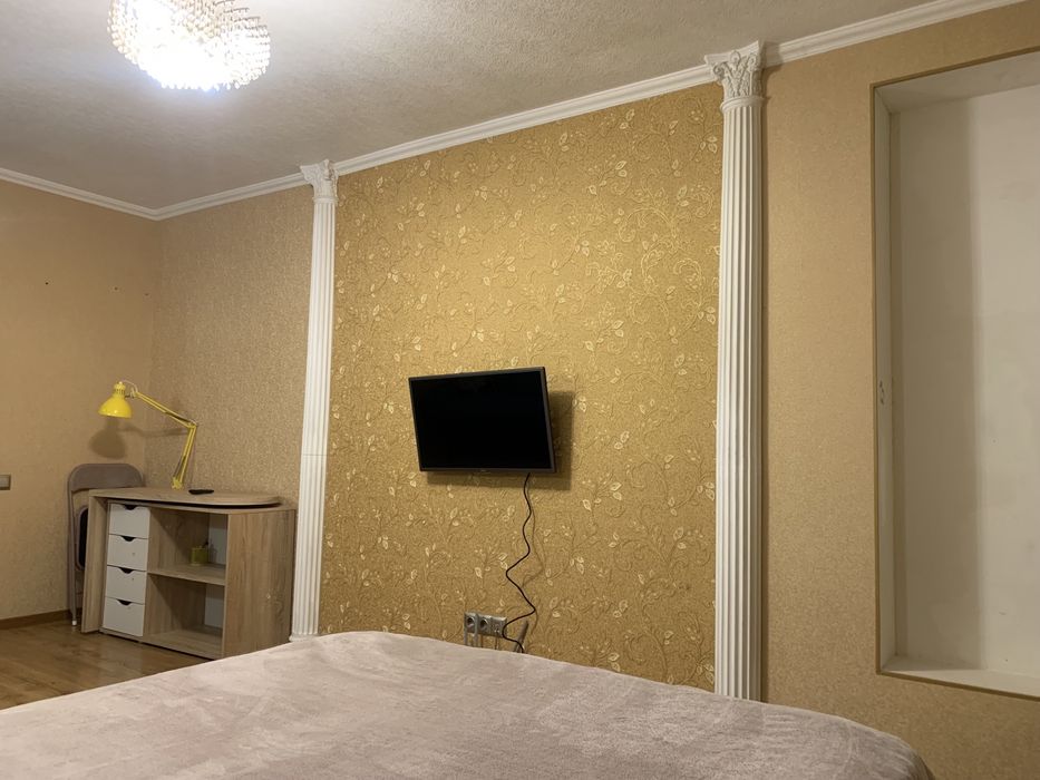 Видова затишна 1 к. Русанівка м. Лівобережна МВЦ Ентузіастів 13. 12 Видова затишна 1 к. Русанівка м. Лівобережна МВЦ Ентузіастів 13