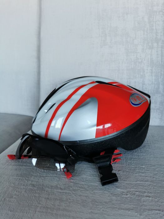 Capacete de ciclismo e óculos