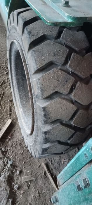 Навантажувач вилковий