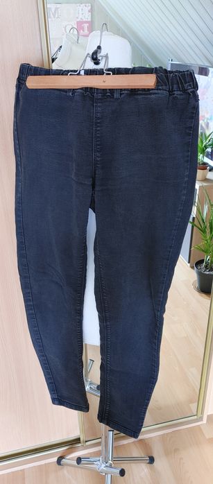 Czarne spodnie L 40, wciągane jeansy, miejsce na pasek, z gumką