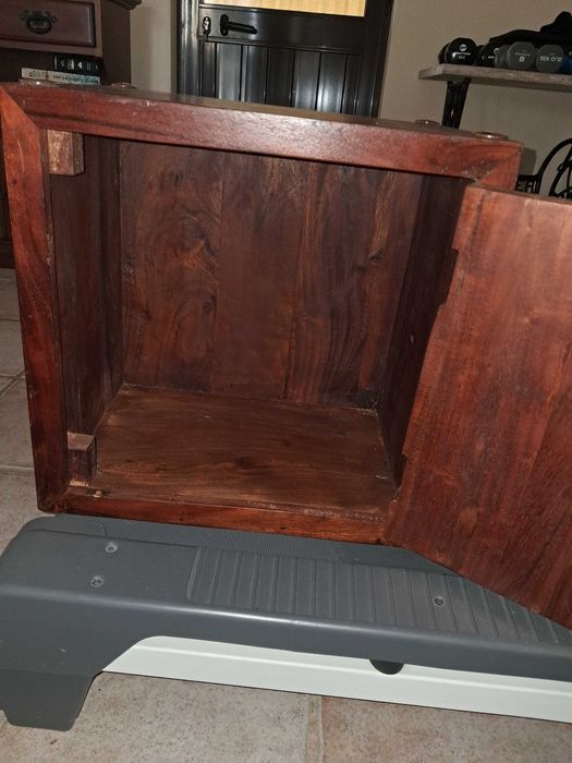 Mesa tipo Cubo de madeira