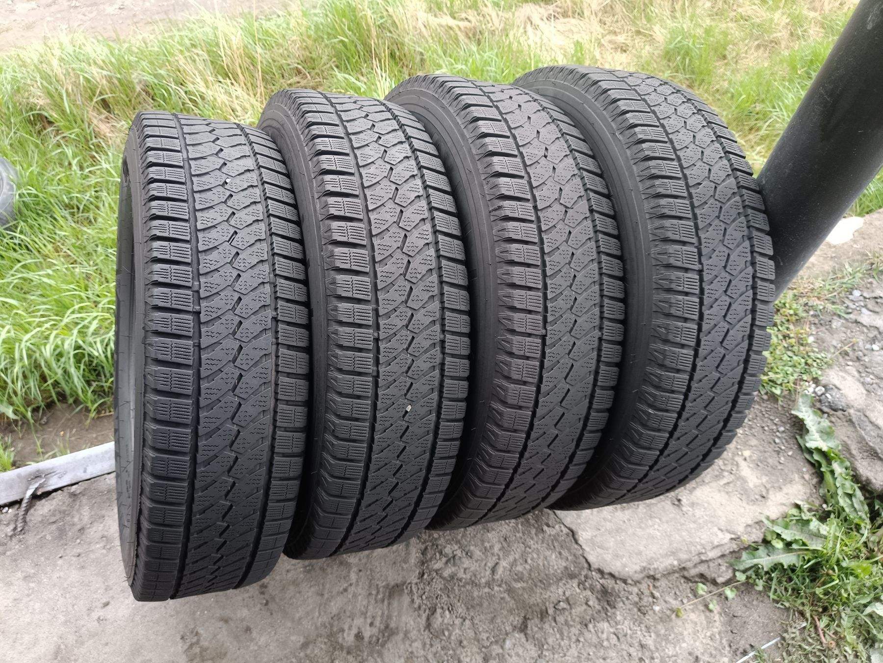 Шини Bridgestone 205/75 R16C резина цешка Р16 С