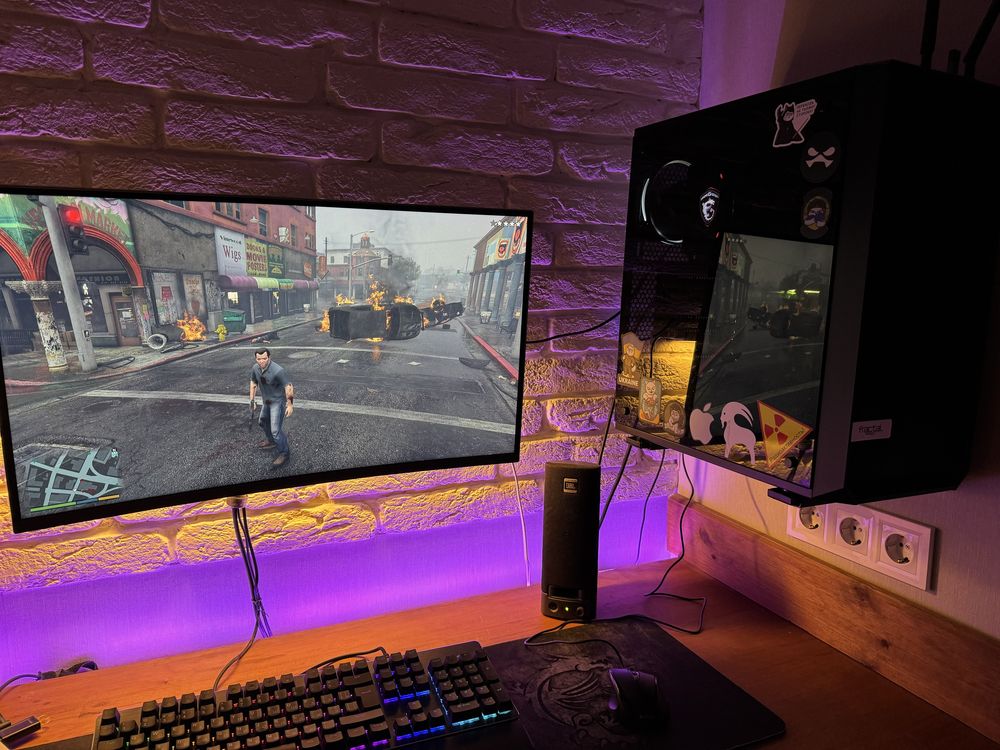 I7 8086k (8700k), 32 gb fury renegate 3600, asus rog strix 8 gb