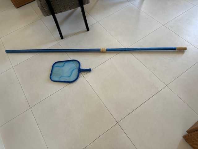 Conjunto vara telescópica e apanha folhas para piscina