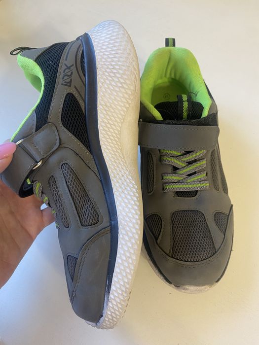 Класні кросівки на хлопця 37 р waikiki