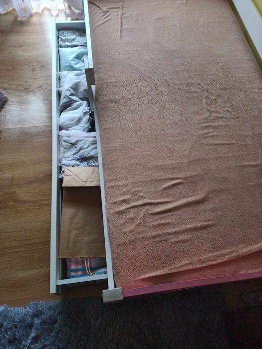 Łóżko dzieciece dla dziewczynki, materac i 2 przescieradla