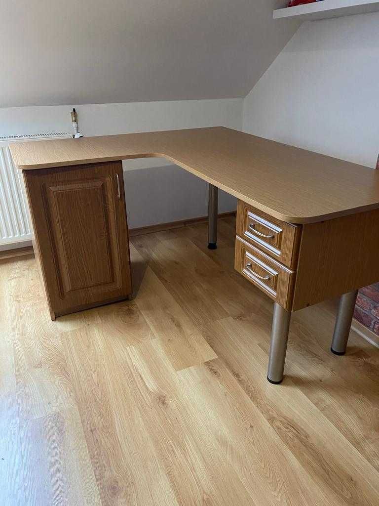 Ustawne narożne biurko z szufladami w idealnym stanie